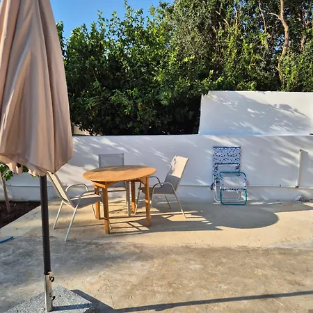 Vacation Unit - Private Terrace, Steps From Sea Апартаменты Истмия