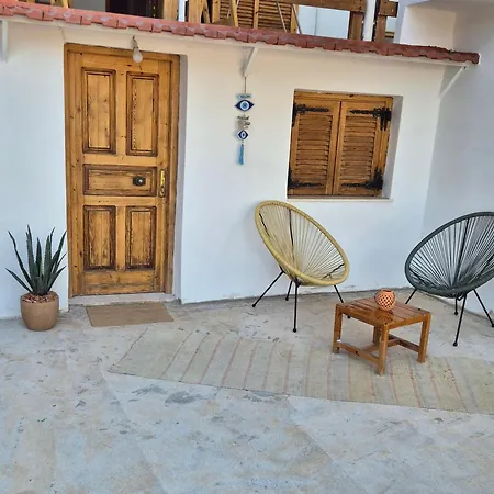Vacation Unit - Private Terrace, Steps From Sea Διαμέρισμα
