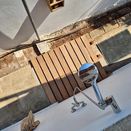 Vacation Unit - Private Terrace, Steps From Sea Appartement Isthmia