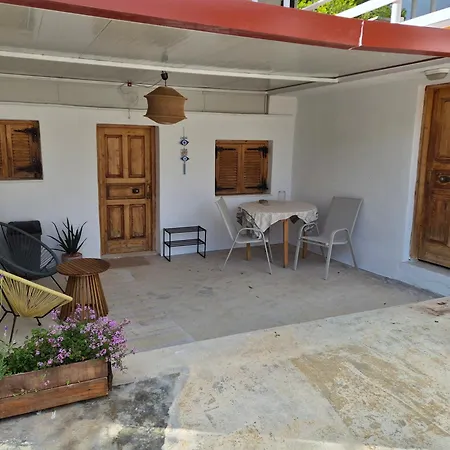 Vacation Unit - Private Terrace, Steps From Sea Appartement