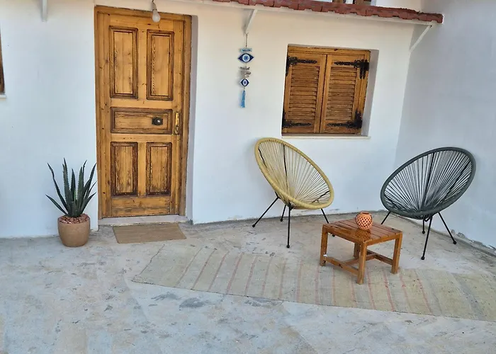 Vacation Unit - Private Terrace, Steps From Sea Апартаменты
