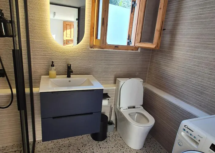 Vacation Unit - Private Terrace, Steps From Sea *